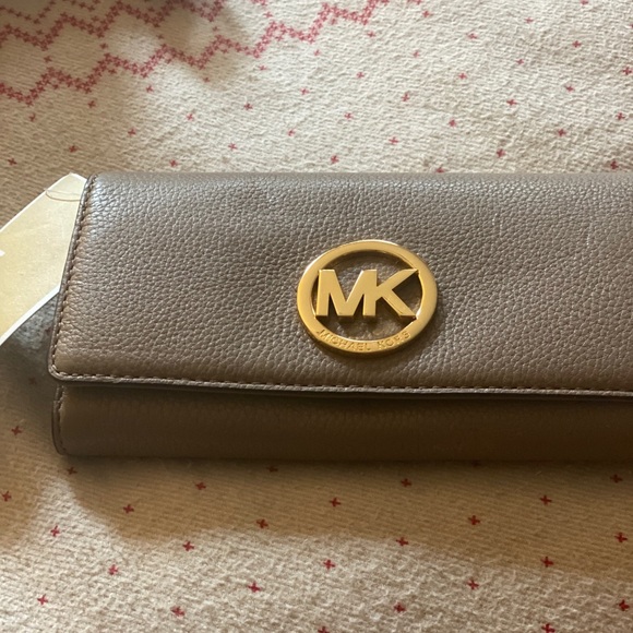 Michael Kors Handbags - Mk wallet
NWT